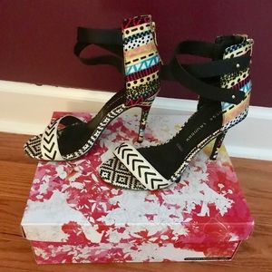 Chinese Laundry Geometric Black Multi Sandal Siz 8